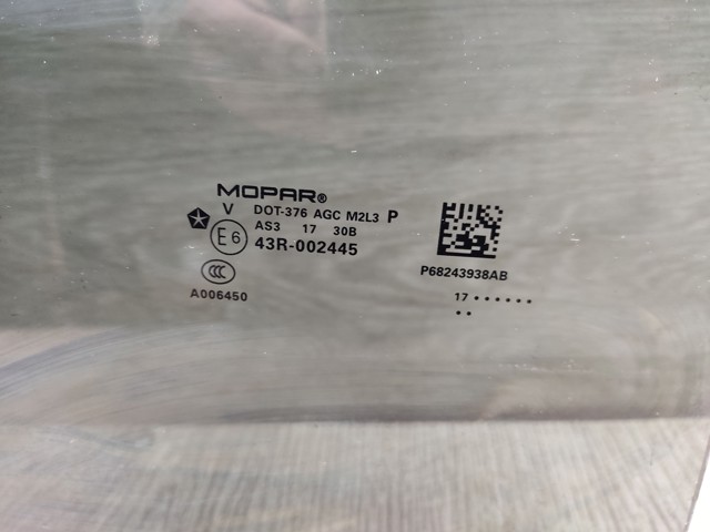 Стекло задней двери, правой 68243938AB CHRYSLER
