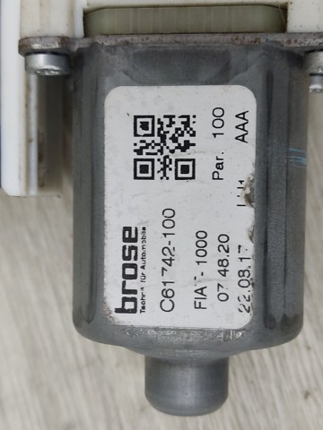 Мотор стеклоподъемника двери передней, левой 68302551AA CHRYSLER