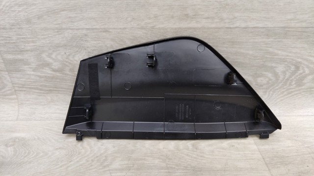 Крышка боковая панели "торпедо", правая 684986RR0A NISSAN