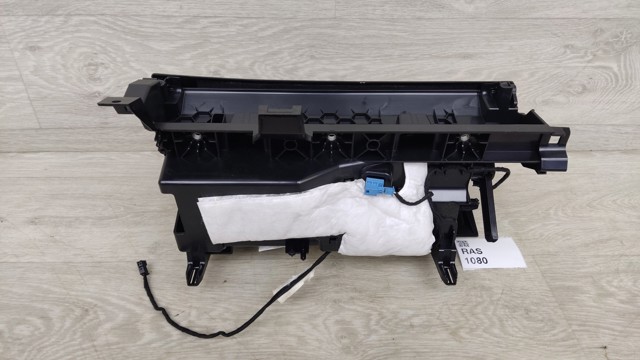 Вещевой ящик 685005DC0A NISSAN