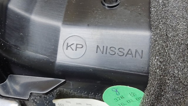 NISSAN 687505DF0A Решетка вентиляции салона на "торпедо" в наличии Днепр