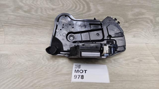 Внутренний дверной замок 6903050441 TOYOTA