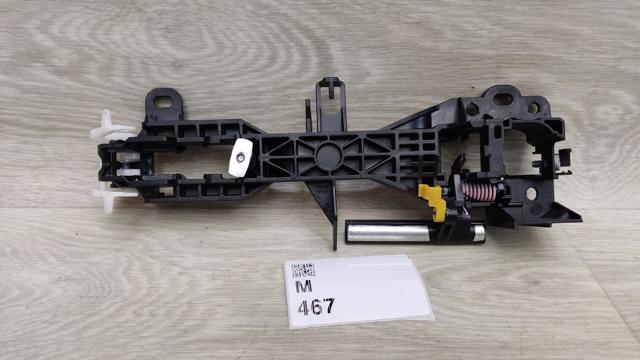 Держатель наружной ручки двери, передней левой 6920276040 TOYOTA