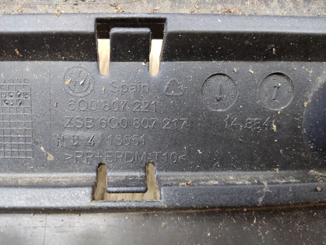 VAG 6Q0807221 Передний бампер в наличии Павлоград