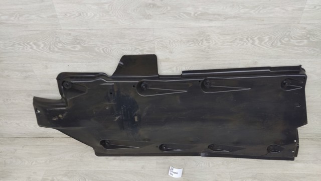 VAG 6R0825202A Защита днища правая в наличии Черновцы