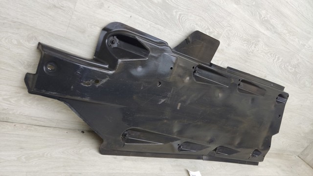 VAG 6R0825202A Защита днища правая в наличии Ровно