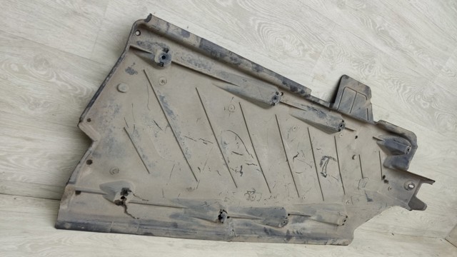 6R0825202A Защита днища правая купить Черновцы