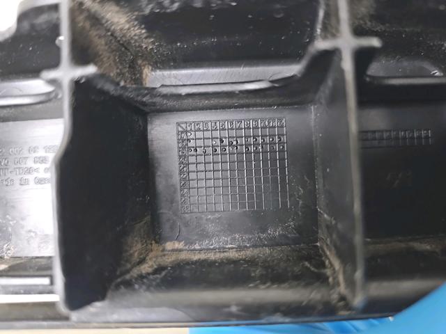 Левое крепление заднего бампера 6V6807863 VAG