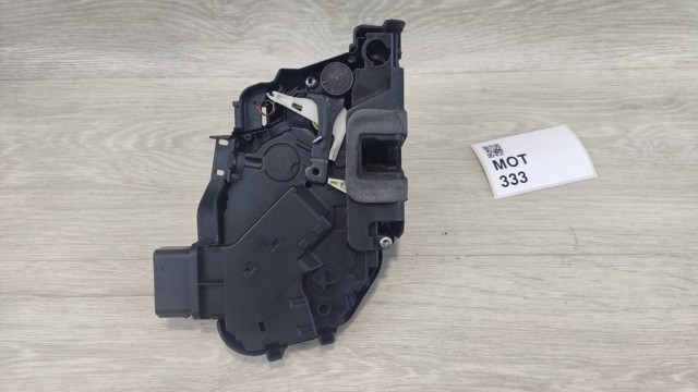 6W8A21812AD Замок передней правой двери купить Кривой Рог