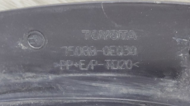 Молдинг арки колеса заднего, левый 750880E030 TOYOTA