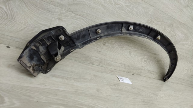 Накладка передней левой арки колеса 7560242100 TOYOTA