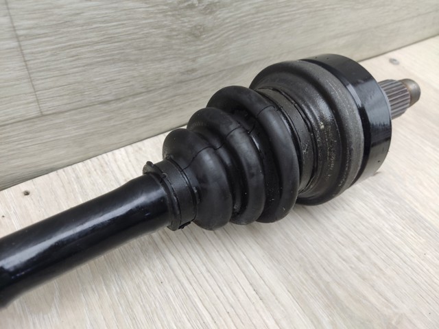 Полуось задняя, правая 7597682 BMW