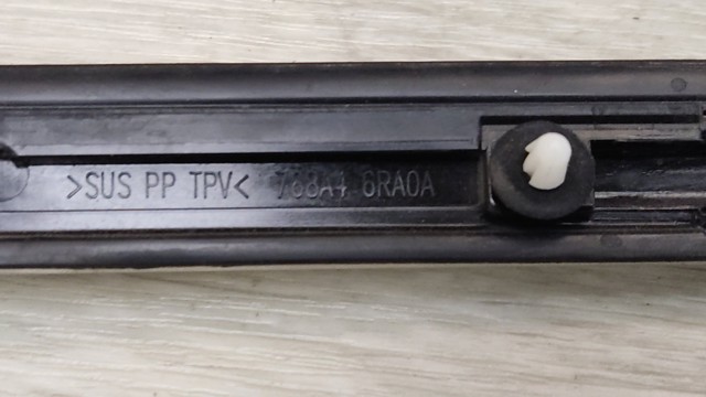 768A46RA0A Молдинг крыла заднего правого купить Житомир