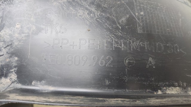 7E0809962A VAG Подкрылок передний правый купить в Ровно