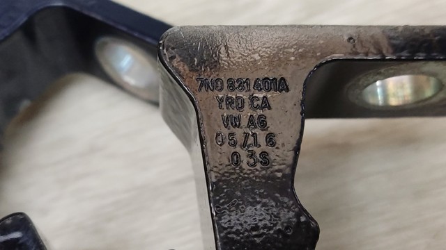 7N0831401A VAG Петля двери передней левой купить в Павлоград