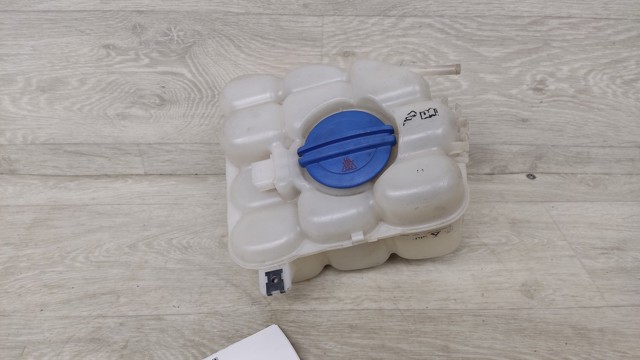VAG 7P0121407 Бачок системы охлаждения расширительный в наличии Полтава