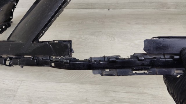 VAG 7P6807221D Бампер передний в наличии Киев