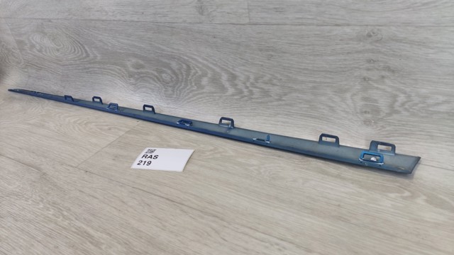 801867830R RENAULT Накладка двери передней правой купить в Киев