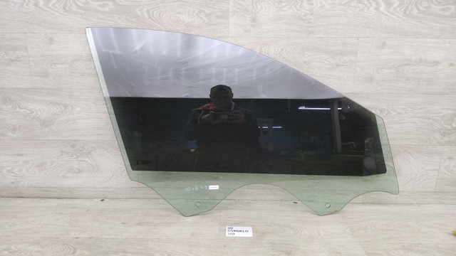 Стекло пассажирской двери 803125NA0A NISSAN