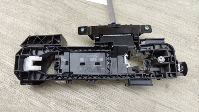 NISSAN 806105DM2A Держатель наружной ручки двери передней правой в наличии Ужгород