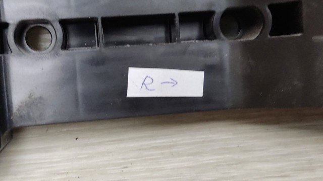 Держатель наружной ручки двери, передней правой 806106RR0A NISSAN