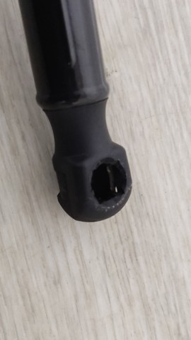 Опора капота левая 81161GI000 HYUNDAI