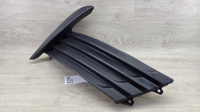 Заглушка противотуманки передней правой 8148102610 TOYOTA