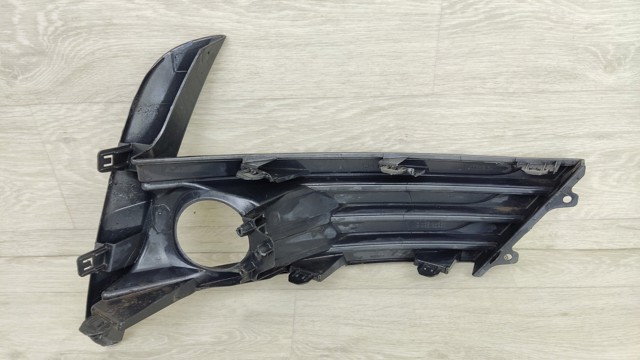 Решетка переднего бампера, левая 8148202620 TOYOTA
