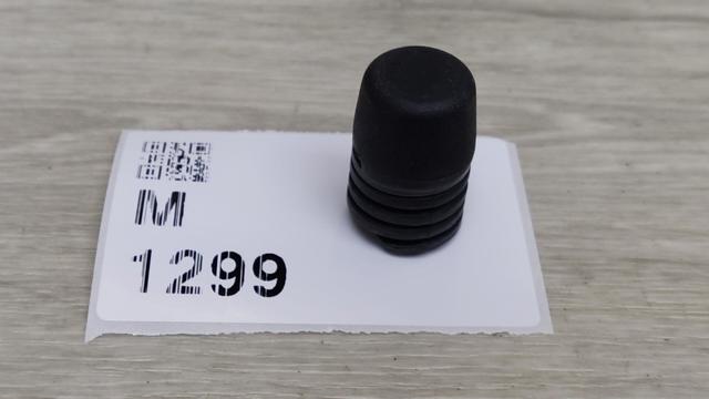 HYUNDAI 817382V000 Буфер (отбойник) капота в наличии Чернигов