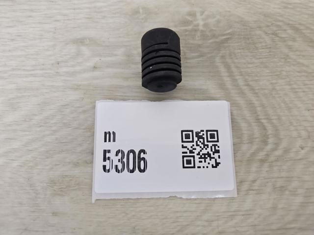 Буфер капота резиновый 817383R500 HYUNDAI