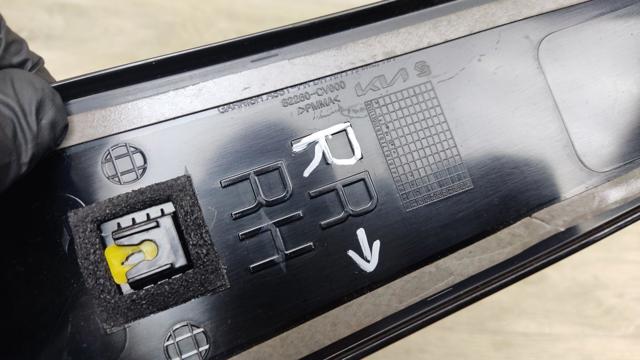 82260CV000 HYUNDAI Накладка двери передней правой вертикальная купить в Украина