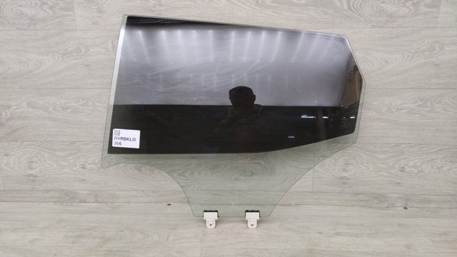 Стекло задней двери, левой 823016MA0A NISSAN