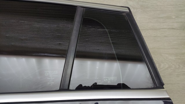 Стекло двери задней левой 823135DA0A NISSAN