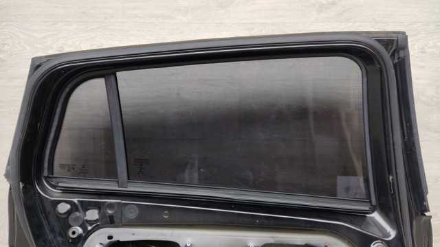NISSAN 823135DA0A Стекло двери задней левой в наличии Тернополь