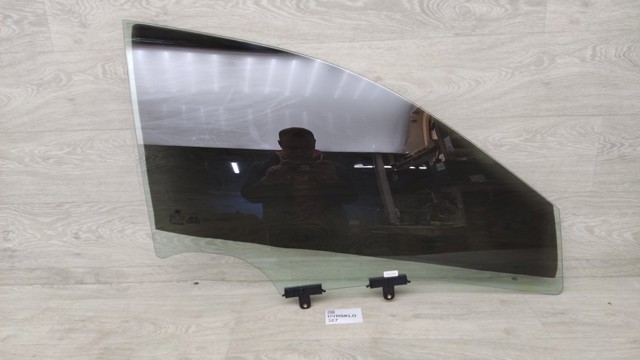 Стекло передней правой двери 82420GI030 HYUNDAI