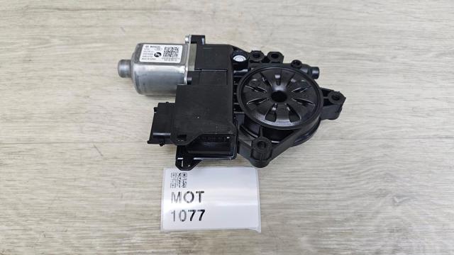Мотор стеклоподъемника водительской двери 82450AT100 HYUNDAI