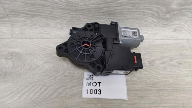 Привод электростеклоподъемника передний 82450S1010 HYUNDAI