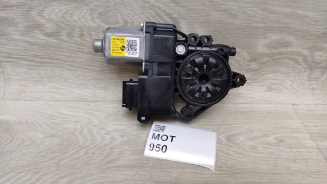 Мотор стеклоподъемника двери передней, правой 82460CV010 HYUNDAI