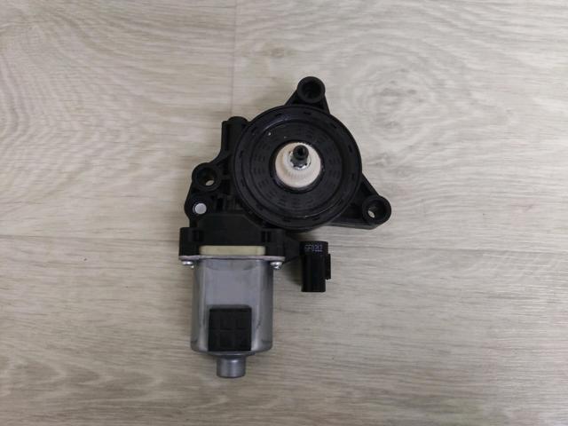 82460D3000 HYUNDAI Стекло двери передней правой купить в Киев