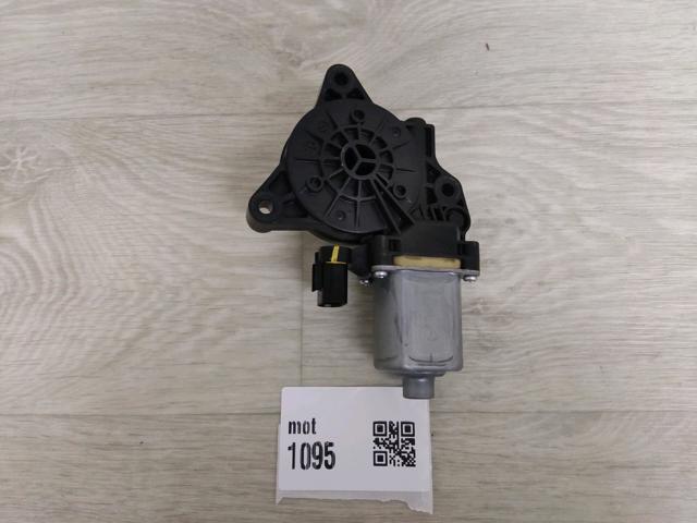 Стекло двери передней правой 82460D3000 HYUNDAI