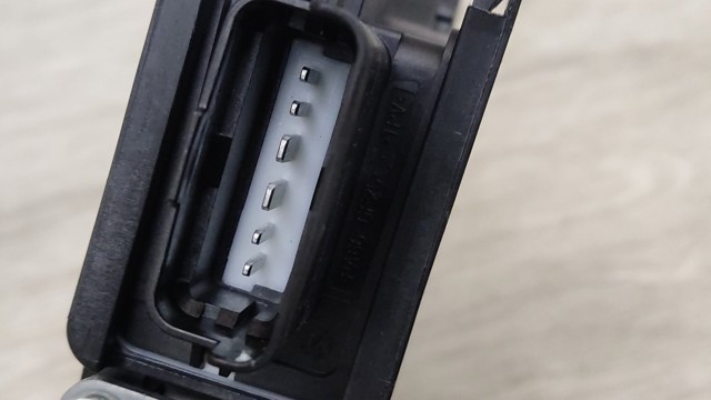 Мотор стеклоподъемника двери передней, правой 82460GI010 HYUNDAI