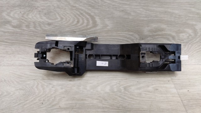 Держатель наружной ручки двери, задней правой 826106RR0A NISSAN