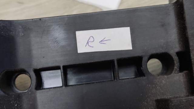 NISSAN 826106RR0A Держатель наружной ручки двери задней правой в наличии Тернополь