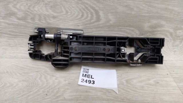 Держатель наружной ручки двери, задней левой 826116RR0A NISSAN