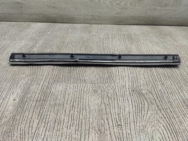 Накладка задней левой двери, нижняя 82871CG000 NISSAN