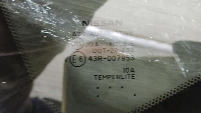 NISSAN 833014CC0B Стекло кузова (багажного отсека) левое в наличии Украина
