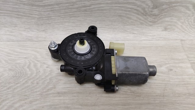Моторчик стеклоподъемника двери задней, правой 83460GI000 HYUNDAI