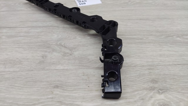 Правый кронштейн заднего бампера 852209HS0A NISSAN