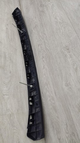 Кронштейн бампера заднего, центральный 852405DA0A NISSAN