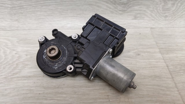 Стеклоподъемник левой задней двери 8572042140 TOYOTA